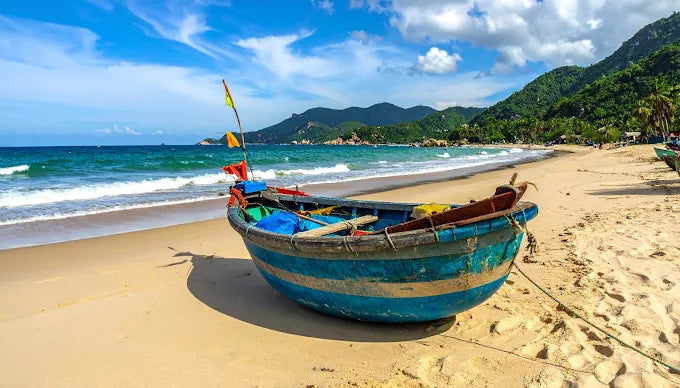 Bãi Biển Lăng Cô: Vẻ Đẹp Kiêu Sa Của "Người Đẹp" Vịnh Biển