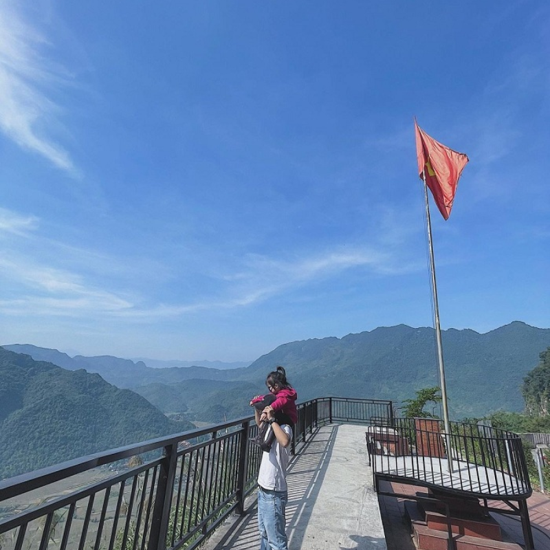Cột Cờ Mai Châu