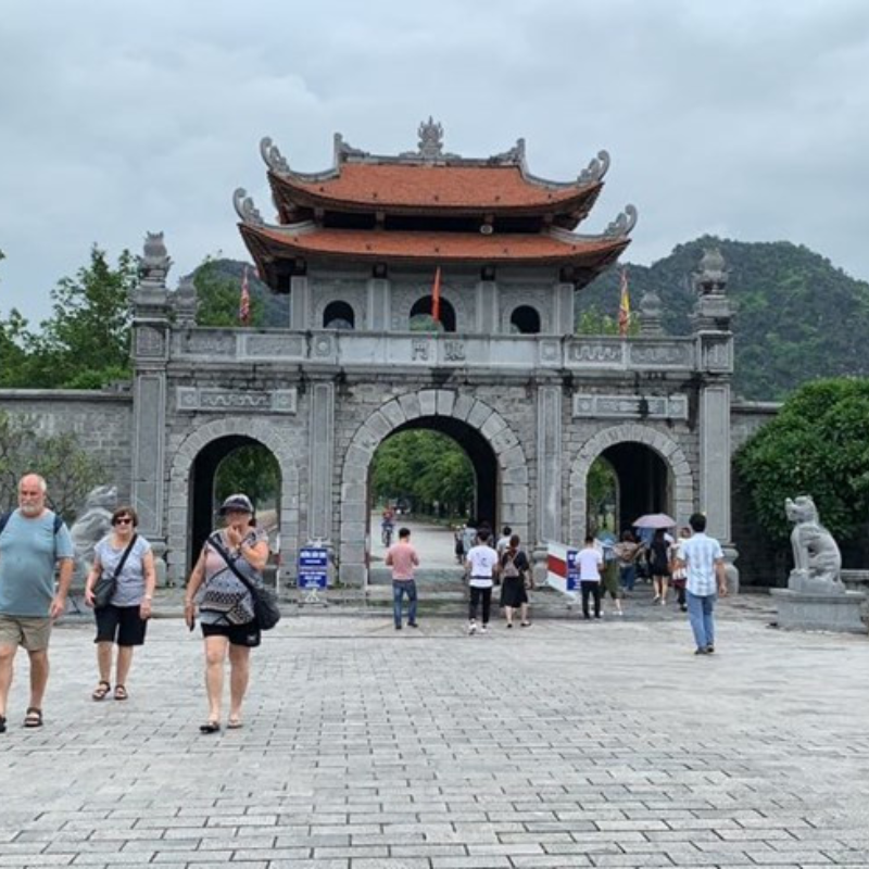 Các Chi Phí Khi Đi Đến Điểm Tham Quan Cố đô Hoa Lư