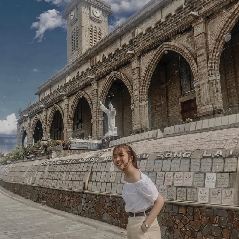 Các Chi Phí Khi Đi Đến Điểm Tham Quan Nhà Thờ Đá Nha Trang