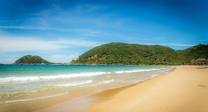 Bãi biển Đại Lãnh thuộc huyện nào của tỉnh Khánh Hòa và cách Nha Trang bao xa?