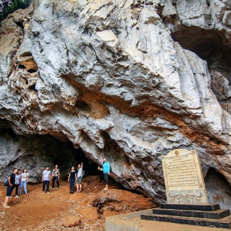 Hang Thẩm Púa