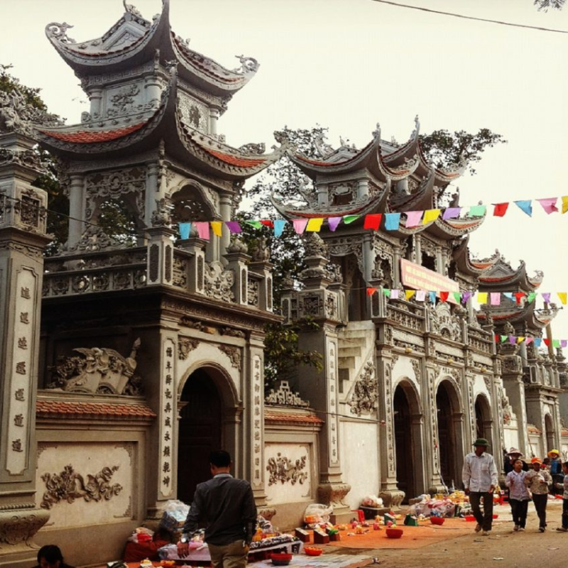 Lịch Sử Đền Tiên La: Dấu Ấn Thời Gian và Anh Hùng Ca