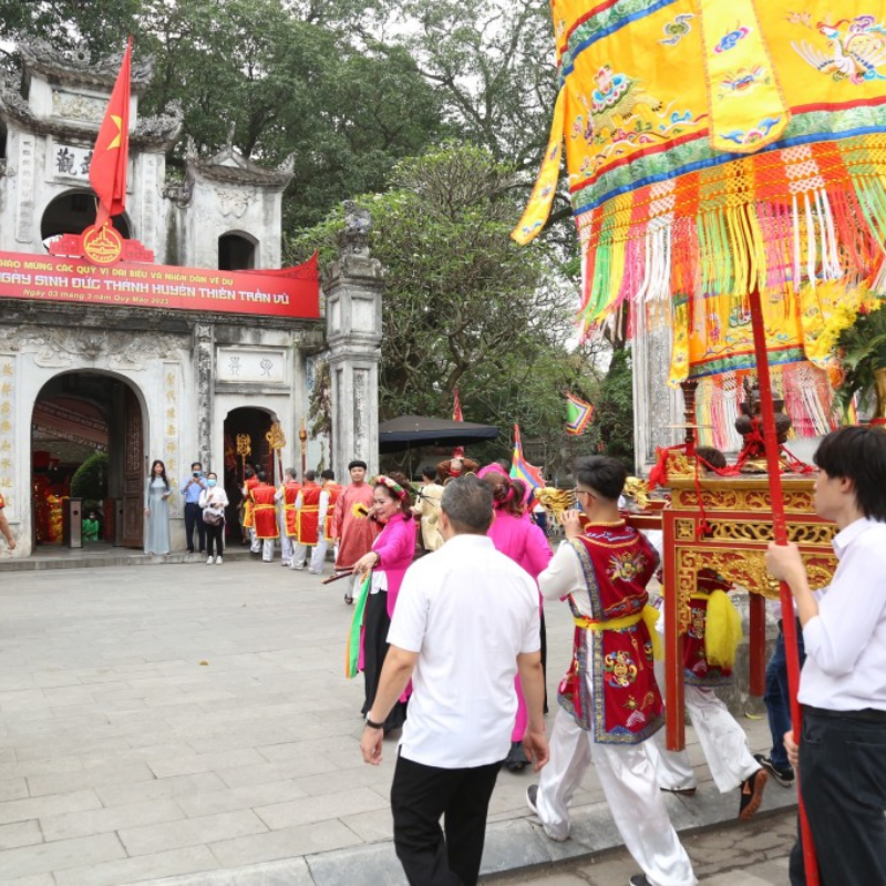 Những Ai Thường Đến Đền Quán Thánh Để Làm Gì?