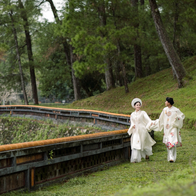 Những Ai Thường Đến Lăng Tự Đức Để Làm Gì?