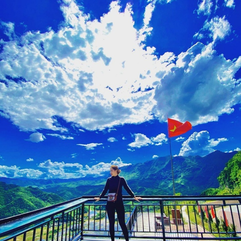 Những Ai Thường Đến Cột Cờ Mai Châu Để Làm Gì?