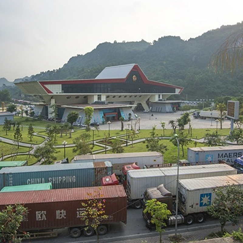 Những Ai Thường Đến Cửa Khẩu Quốc Tế Hữu Nghị Để Làm Gì?