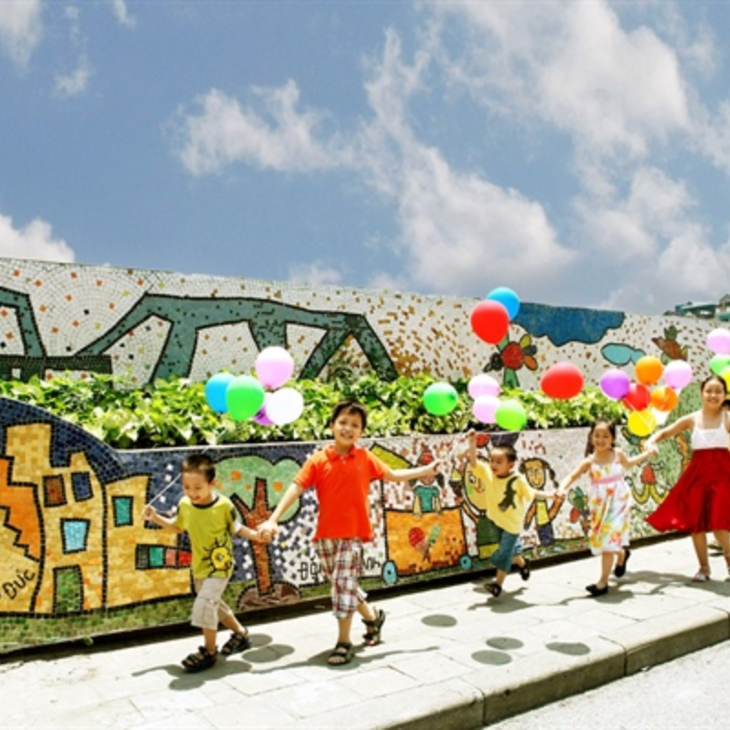 Những Ai Thường Đến Đường Gốm Sứ Hà Nội Để Làm Gì?