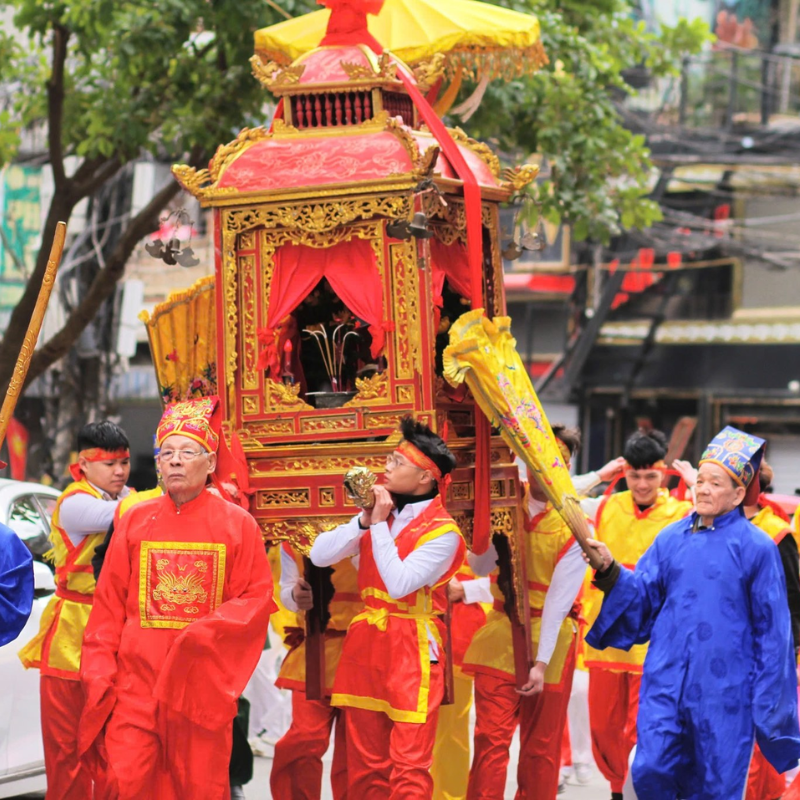 Những Ai Thường Đến Đình Kiều Mai Để Làm Gì?