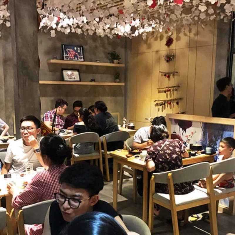 Những ai thường đến Hadu Sushi để thưởng thức?