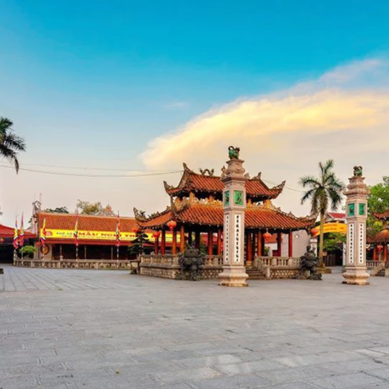 Những Ai Thường Đến Phủ Dầy Để Làm Gì?