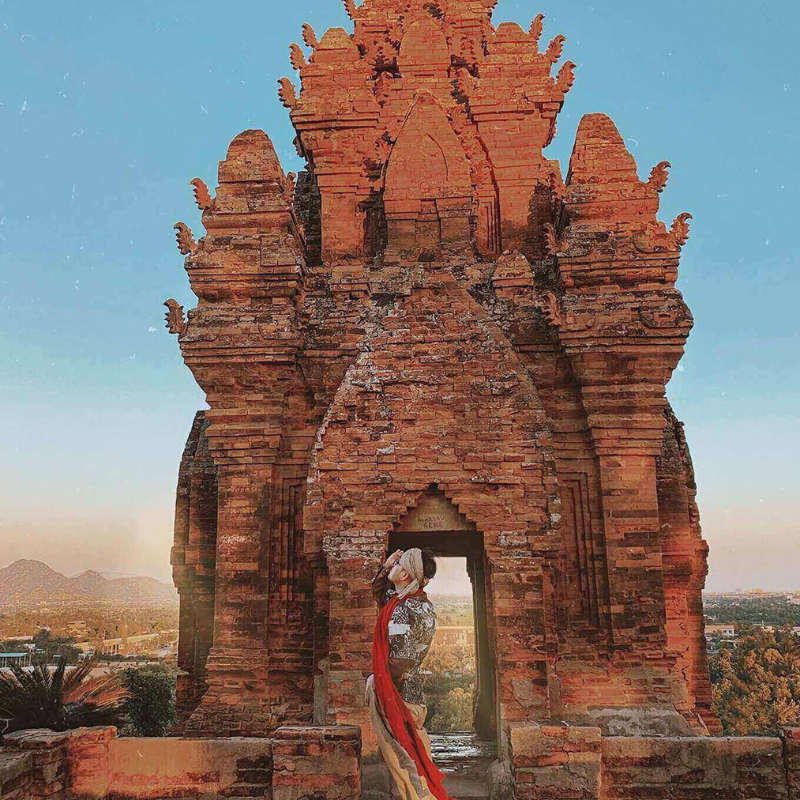 Những Ai Thường Đến Tháp Po Klong Garai Để Làm Gì?