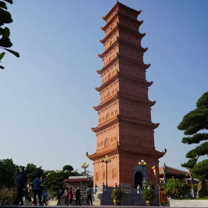 Những Ai Thường Đến Tháp Tường Long Để Làm Gì? Hành Trình Tìm Về Cội Nguồn