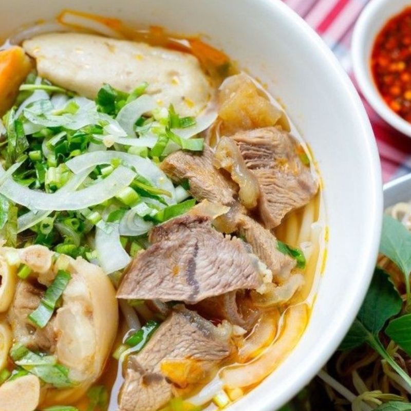 Những ai thường đến Bún bò Huế Hưng Còi để thưởng thức?