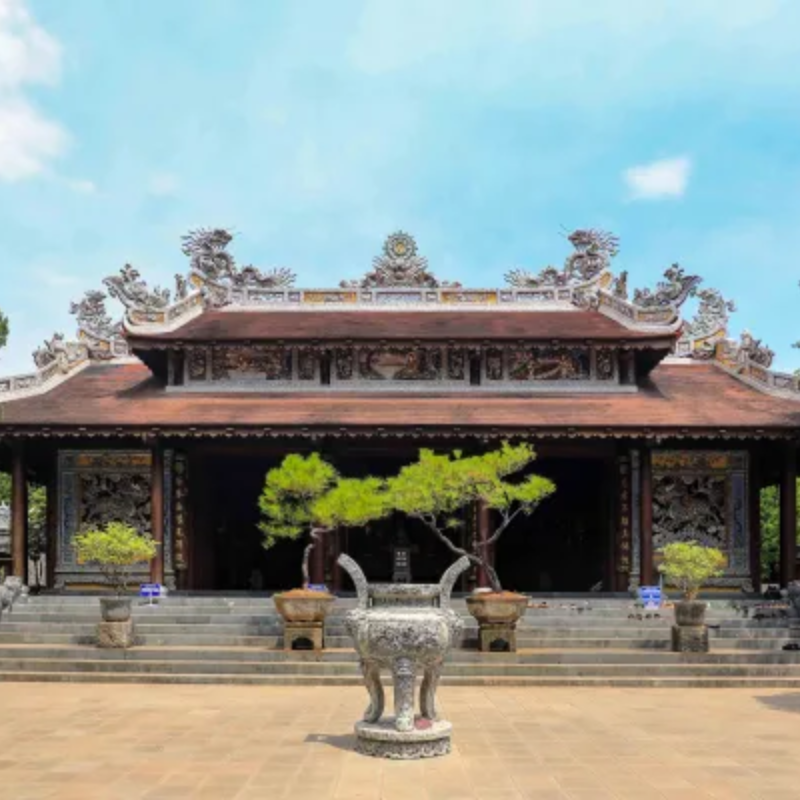 Những Ai Thường Đến Chùa Từ Hiếu Để Làm Gì?