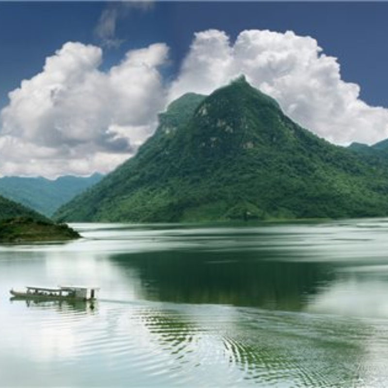 Những Ai Thường Đến Hồ Pá Khoang Để Làm Gì?