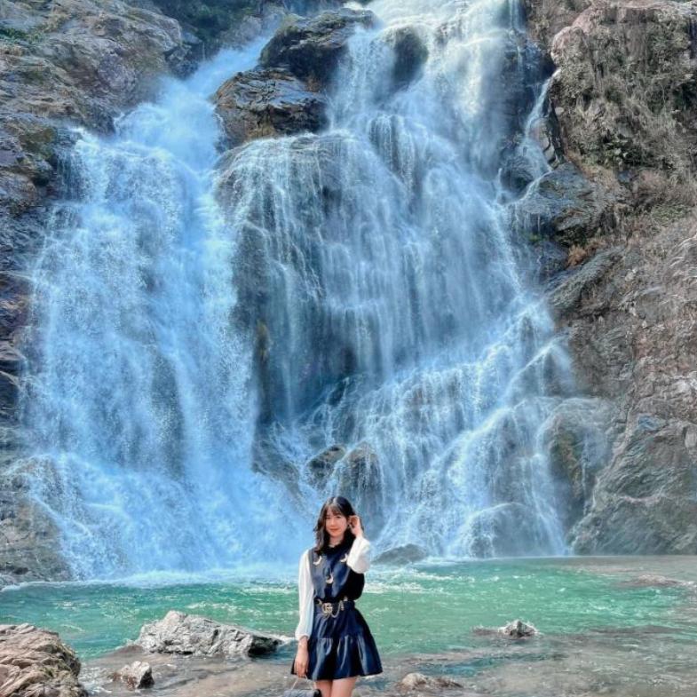 Những Ai Thường Đến Thác Trắng Minh Long Để Làm Gì?