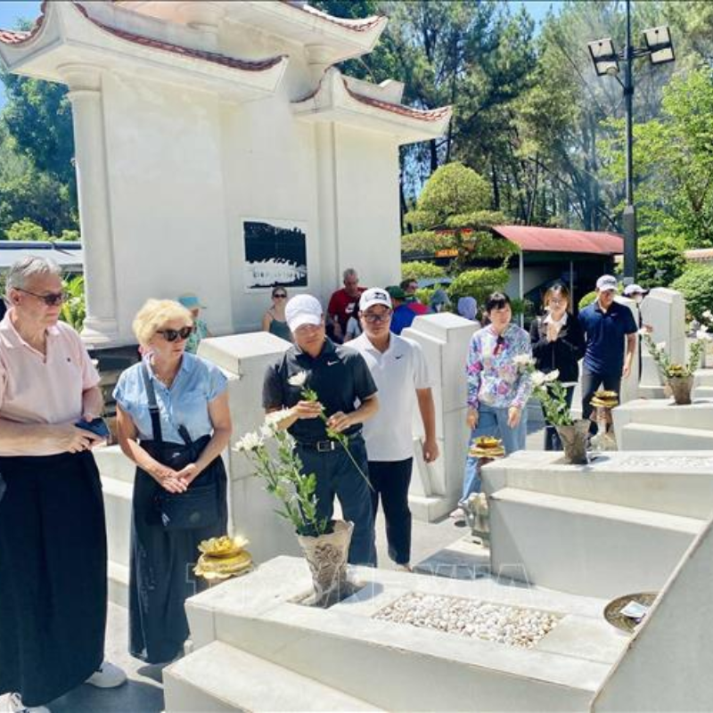 Những Ai Thường Đến Di Tích Ngã Ba Đồng Lộc Để Làm Gì?