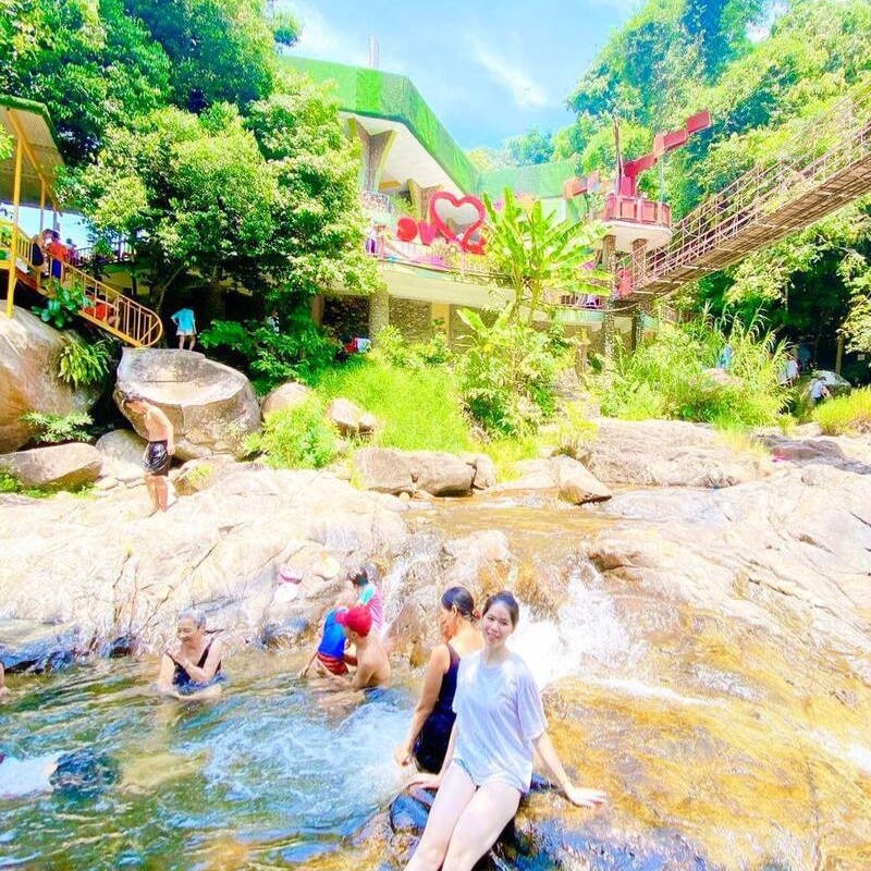 Những Ai Thường Đến Khu du lịch Suối Chí Để Làm Gì?
