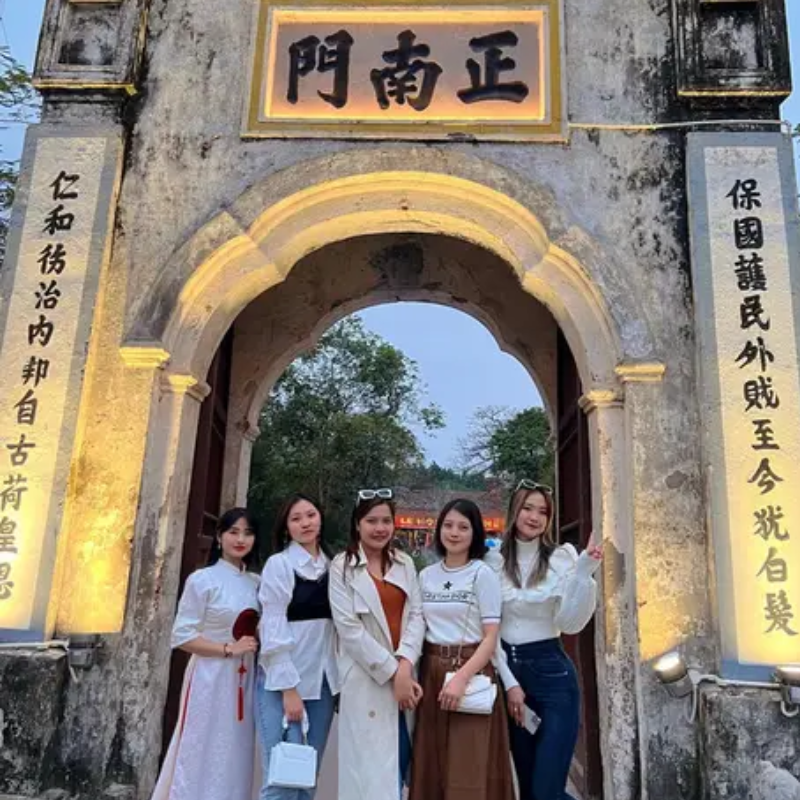 Những Ai Thường Đến Đền Trần Nam Định Để Làm Gì?