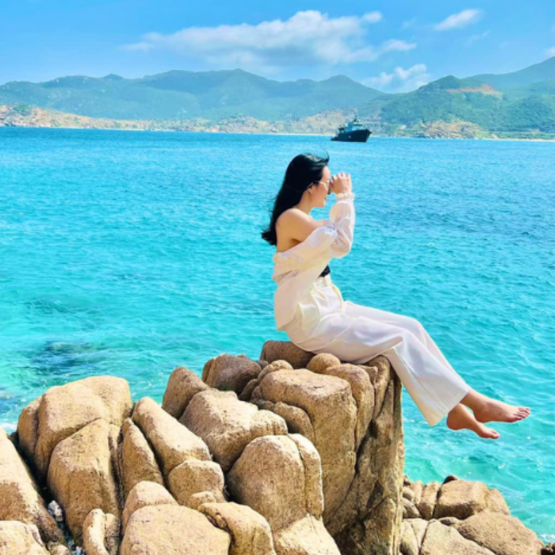 Những Ai Thường Đến Bãi Kinh Đảo Bình Hưng Để Làm Gì?