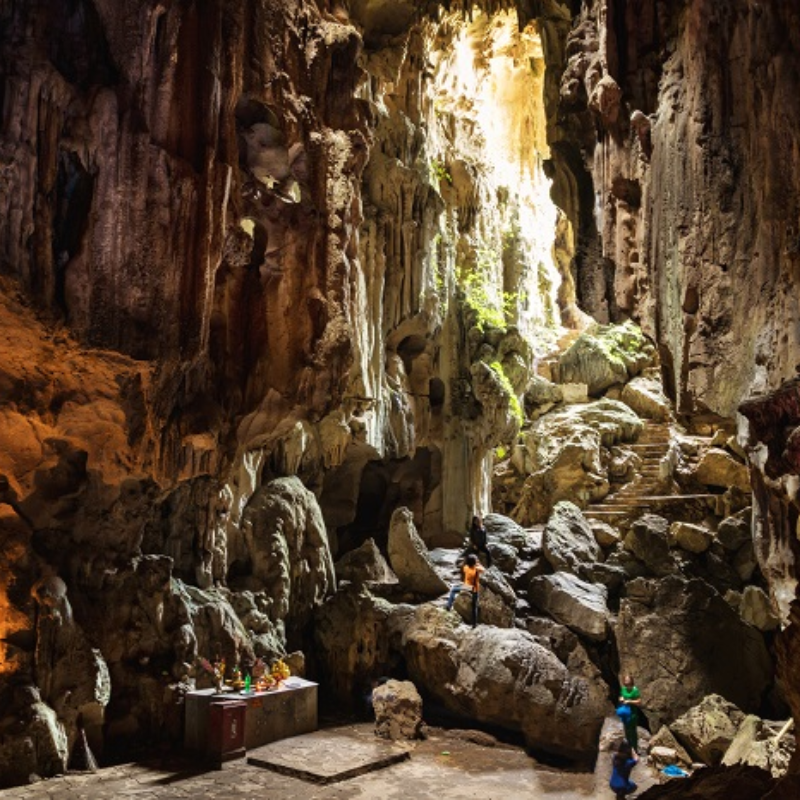 Những Ai Thường Đến Động Tam Thanh và Chùa Tam Thanh Để Làm Gì?