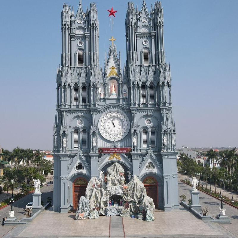 Những Ai Thường Đến Nhà Thờ Bác Trạch Để Làm Gì?