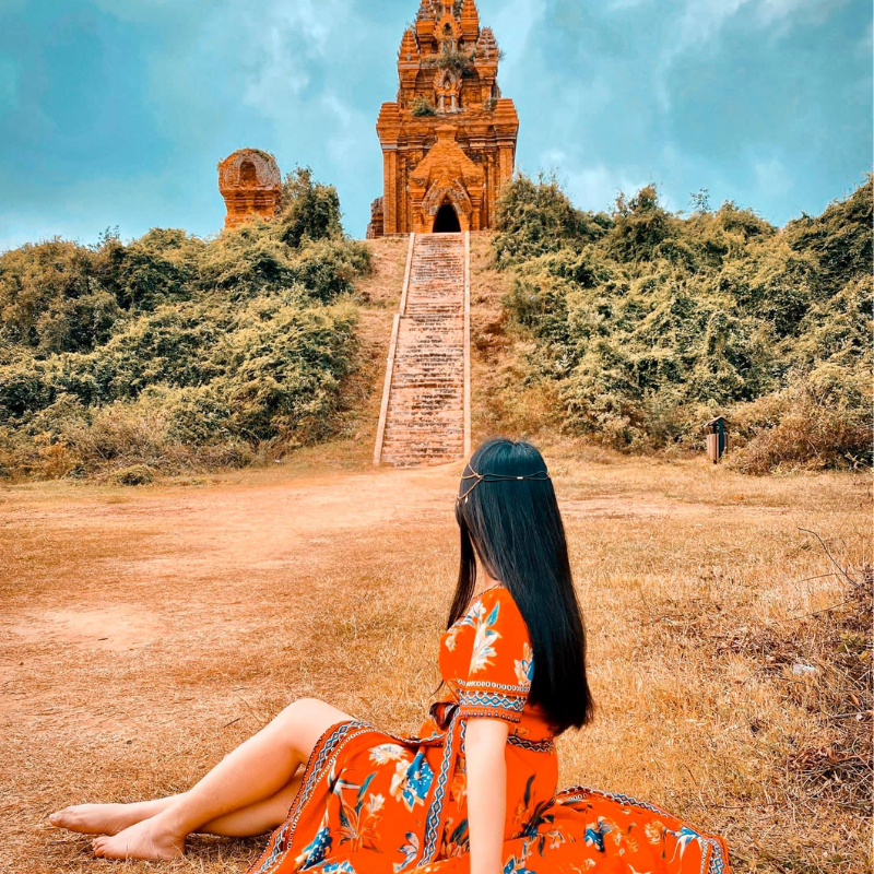 Những Ai Thường Đến Tháp Chàm Bánh Ít Để Làm Gì?