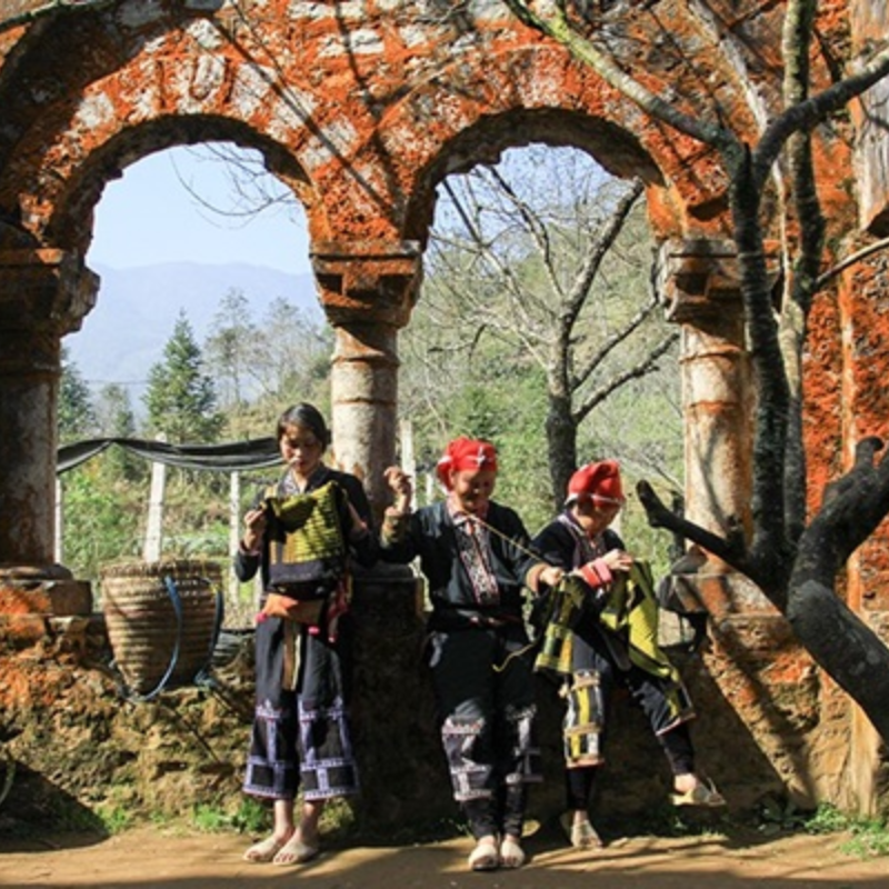 Những Ai Thường Đến Tu Viện Cổ Tả Phìn Để Làm Gì?