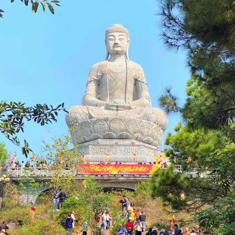 Những Ai Thường Đến Chùa Phật Tích Để Làm Gì?