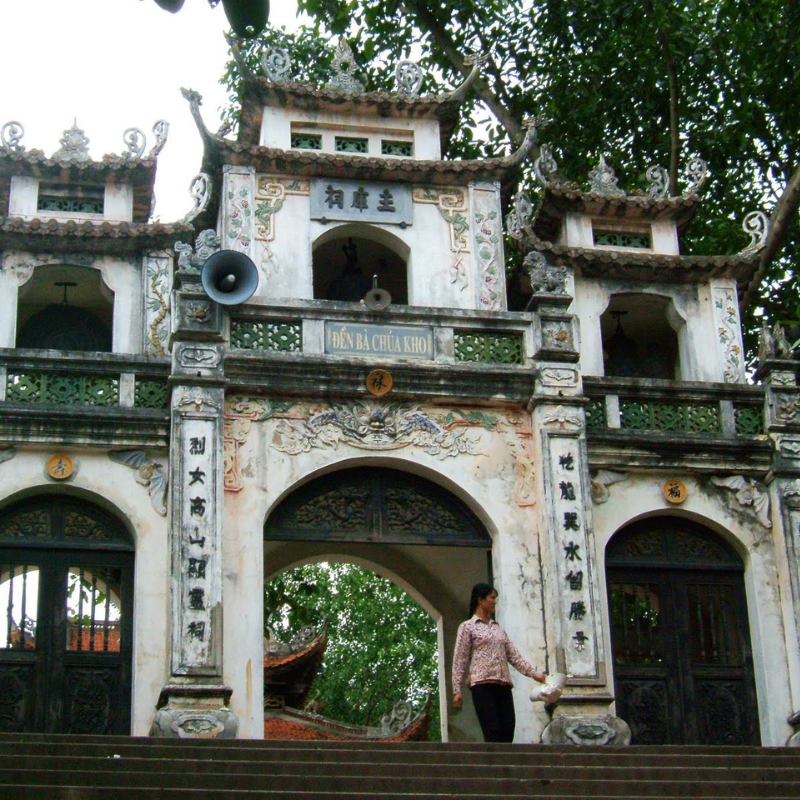 Những Ai Thường Đến Đền Bà Chúa Kho Để Làm Gì?: Cầu Tài Lộc, Vay Vốn và Tín Ngưỡng