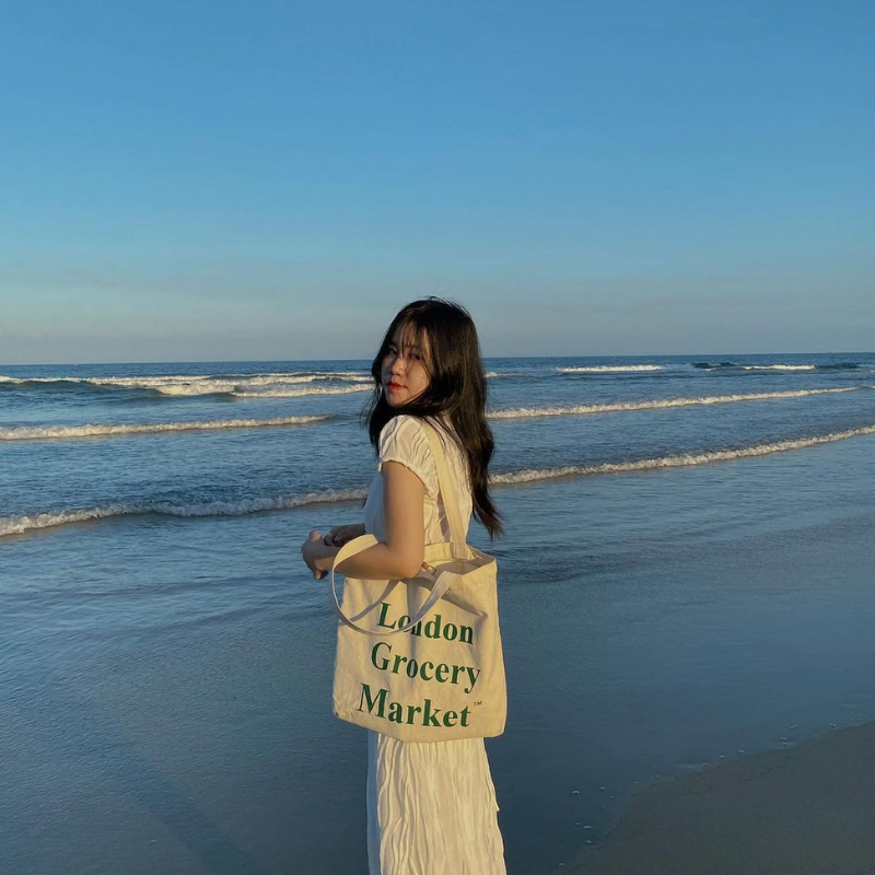 Những Ai Thường Đến Biển Mỹ Khê Để Làm Gì?