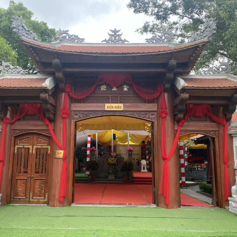 Những Ai Thường Đến Đền Thánh Mẫu Thái Bình Để Làm Gì?