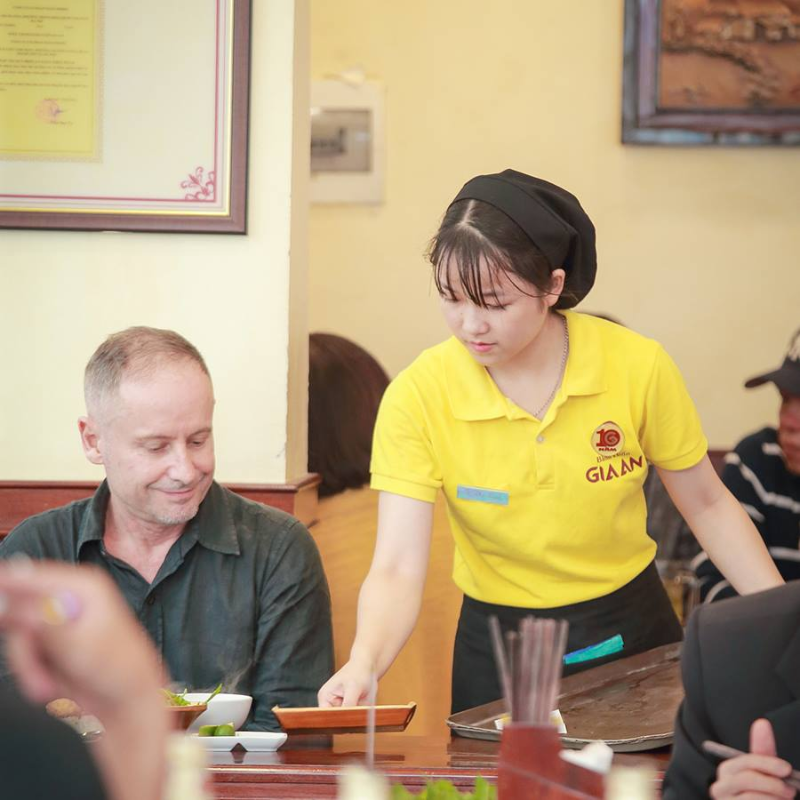 Những ai thường đến Bánh cuốn Gia An để thưởng thức?