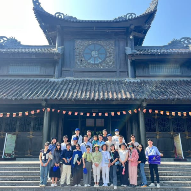 Những Ai Thường Đến Chùa Bái Đính Để Làm Gì?