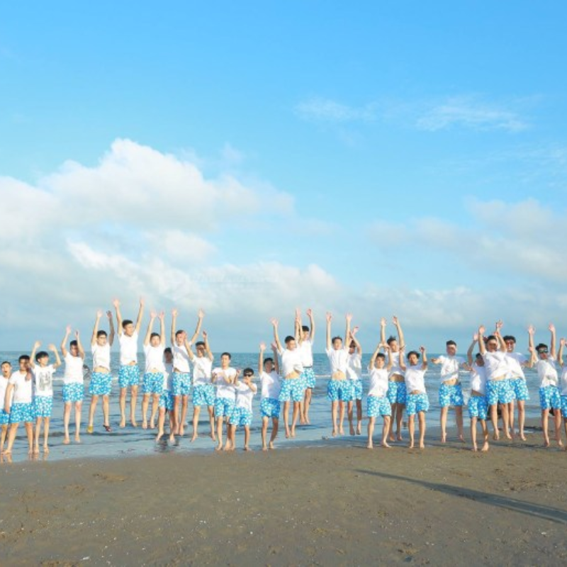 Những Ai Thường Đến Bãi Biển Cồn Vành Để Làm Gì?