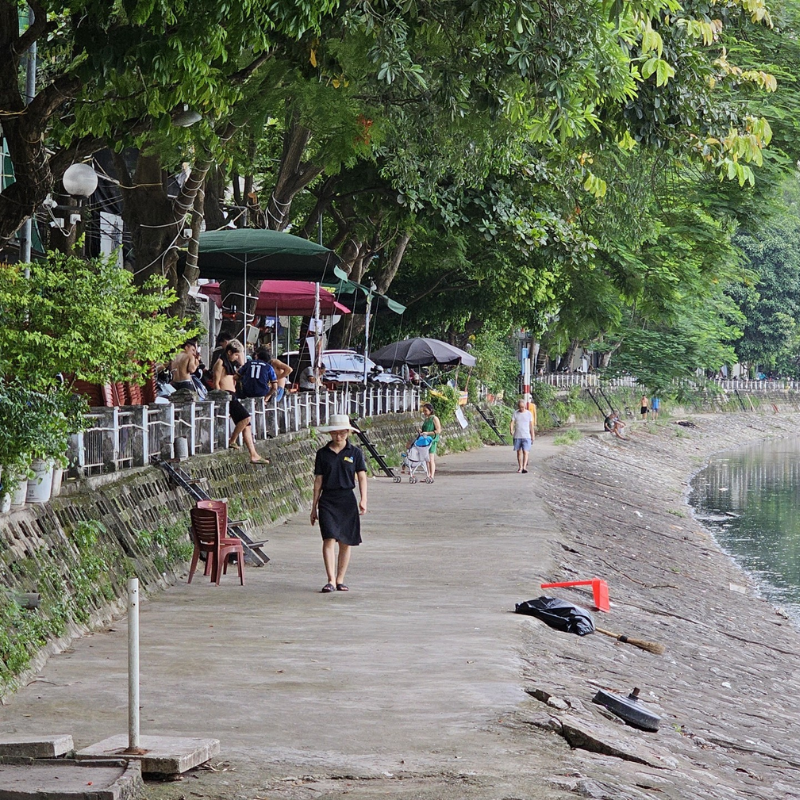 Những Ai Thường Đến Hồ Đống Đa Để Làm Gì?