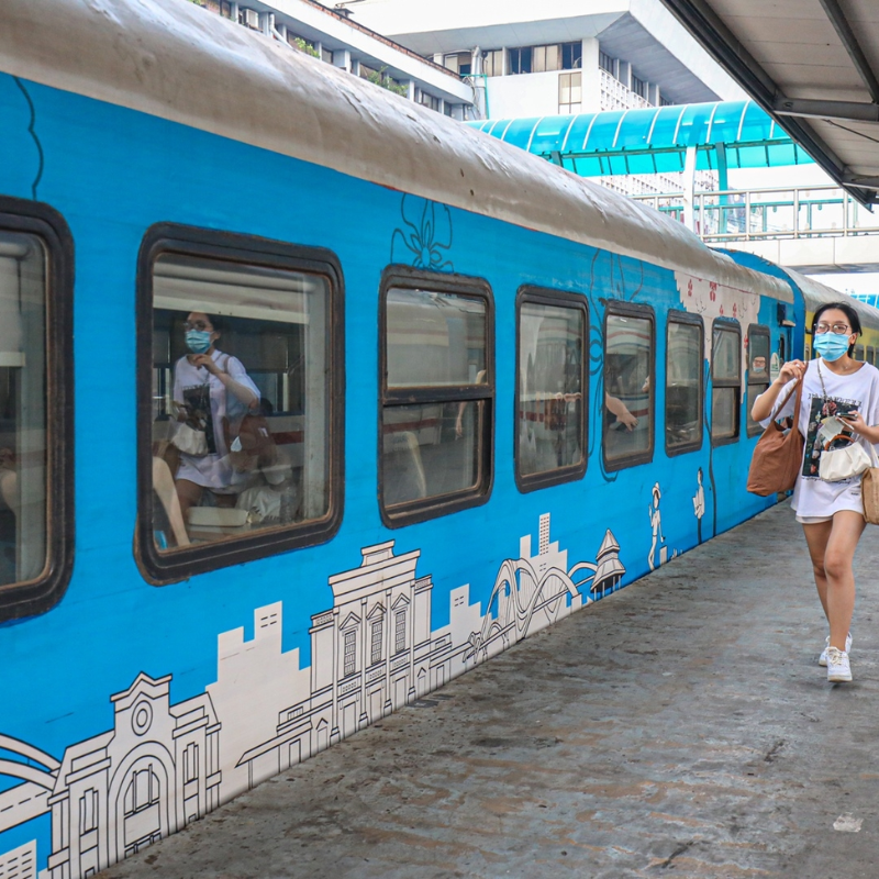 Những Ai Thường Đến Ga Hà Nội Để Làm Gì?