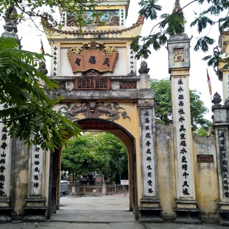 Những Ai Thường Đến Chùa Bộc Để Làm Gì?