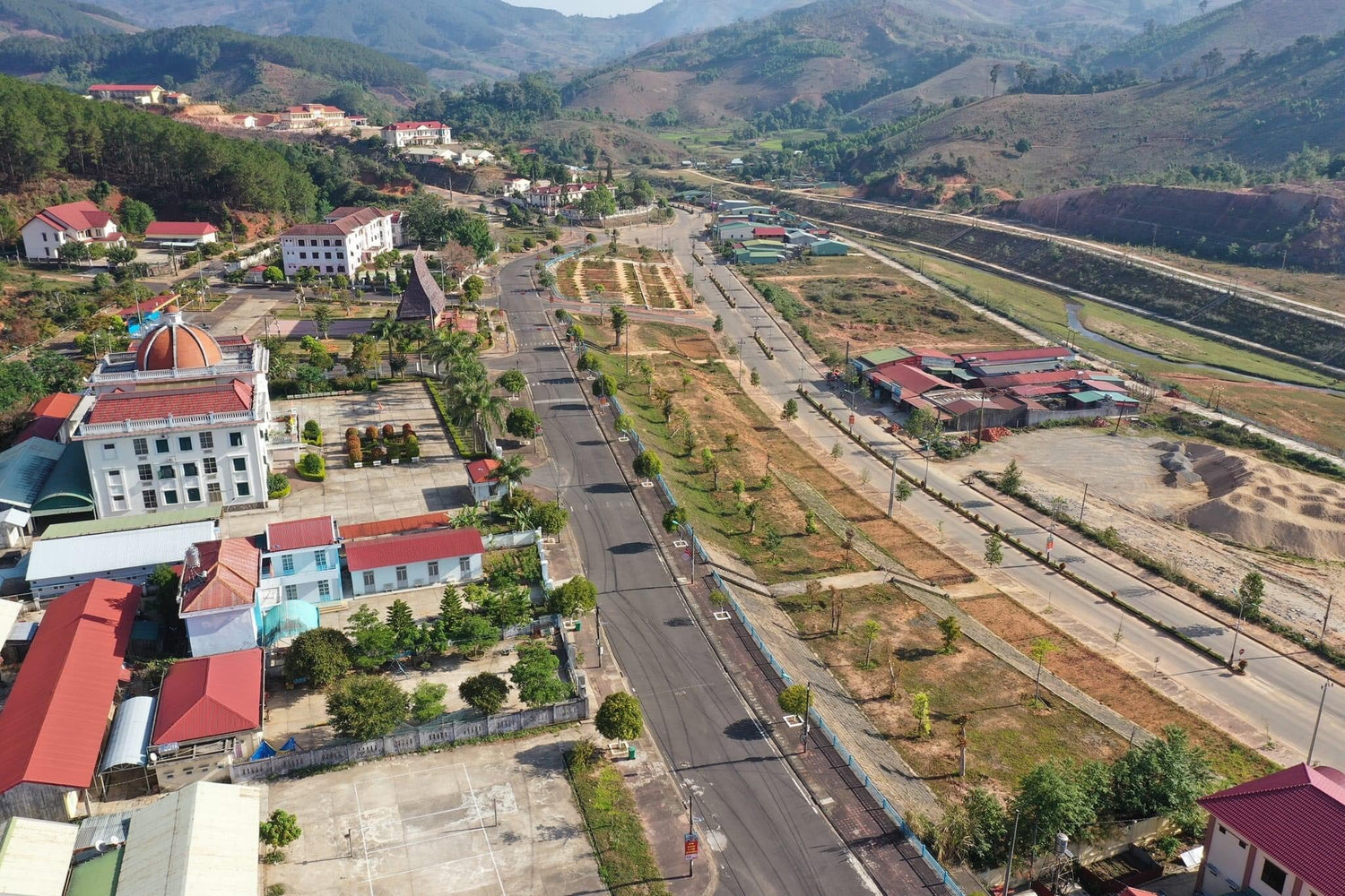 Khám phá vẻ đẹp thiên nhiên của huyện Tu Mơ Rông