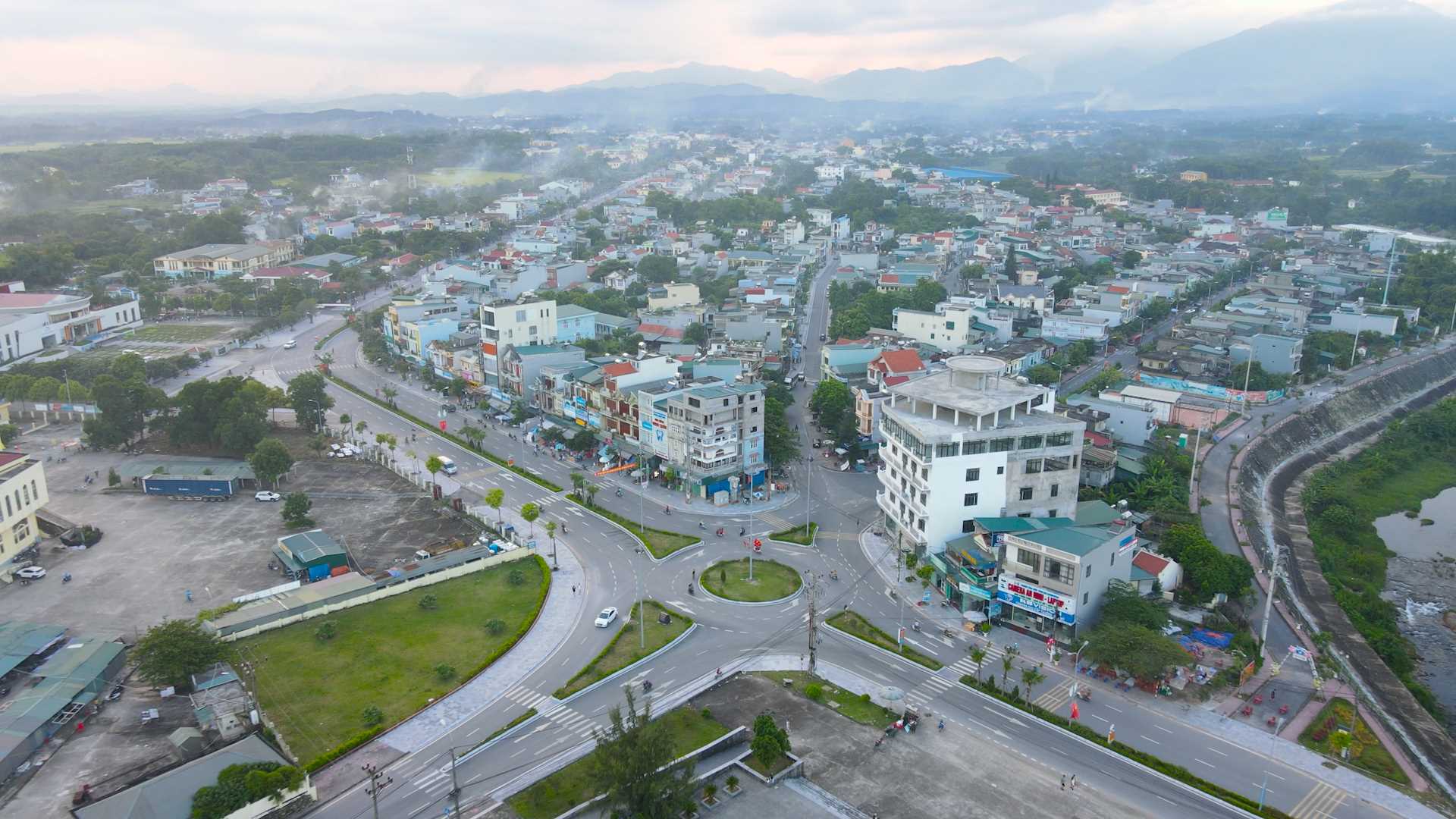 Khám Phá Vẻ Đẹp Hoang Sơ Đầm Hà