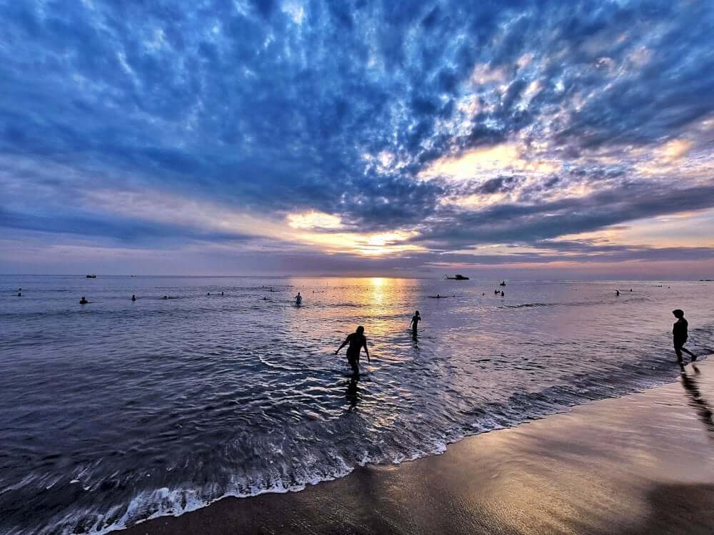 4. Bãi biển An Bàng có mất phí vào cổng không?