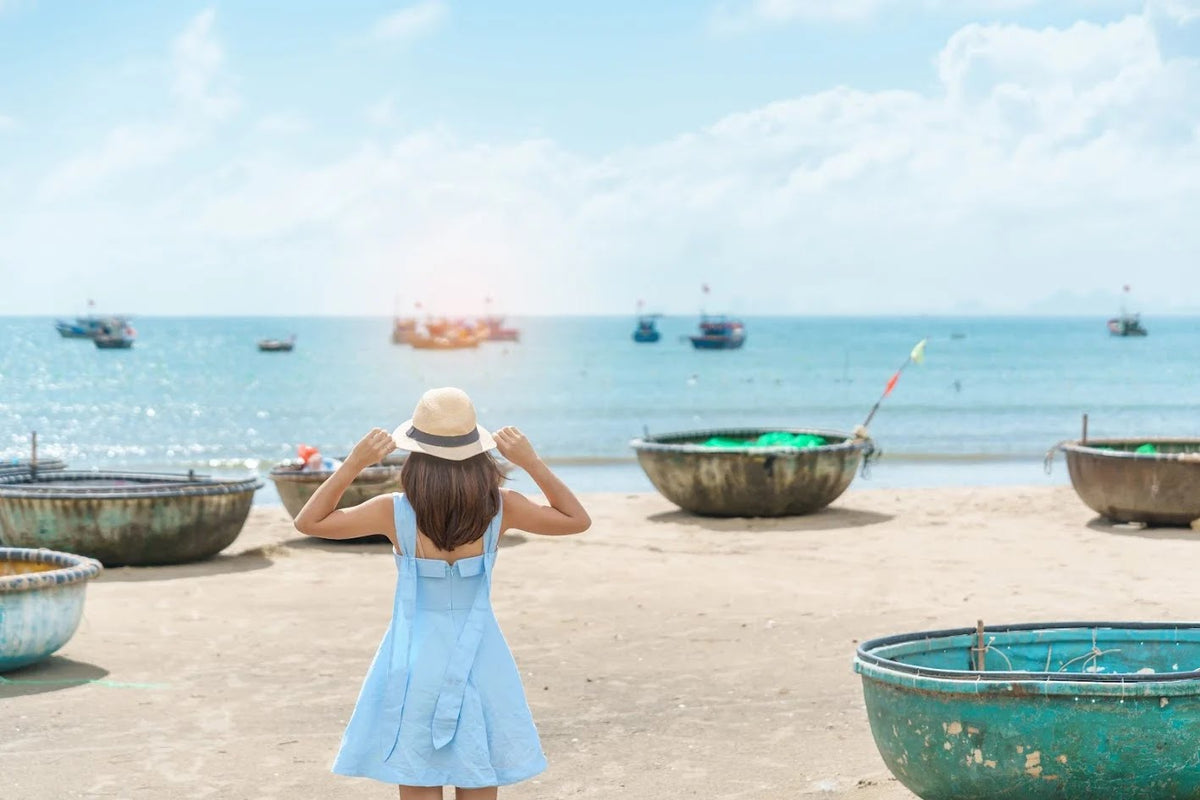 Lịch Sử &amp; Kinh Tế: Từ Vùng Biển Hoang Sơ Đến Tầm Vóc Quốc Tế