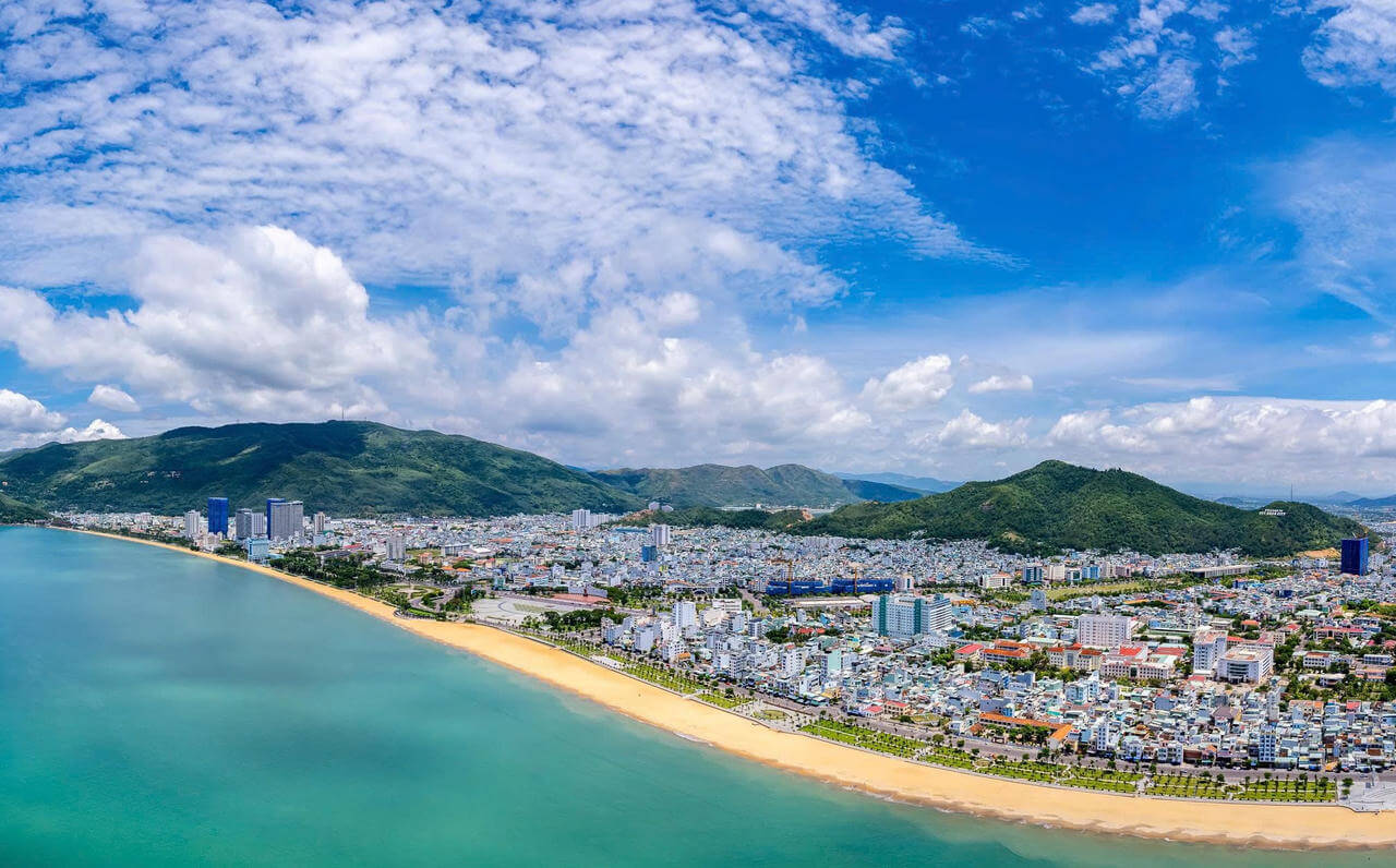 Bãi biển Quy Nhơn, Bình Định Cũ, Gia Lai Mới: Hành Trình Chạm Đến Thiên Đường Biển Đảo 2026