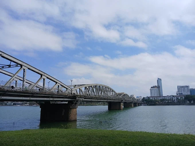 Phương Tiện Di Chuyển Cầu Trường Tiền Huế