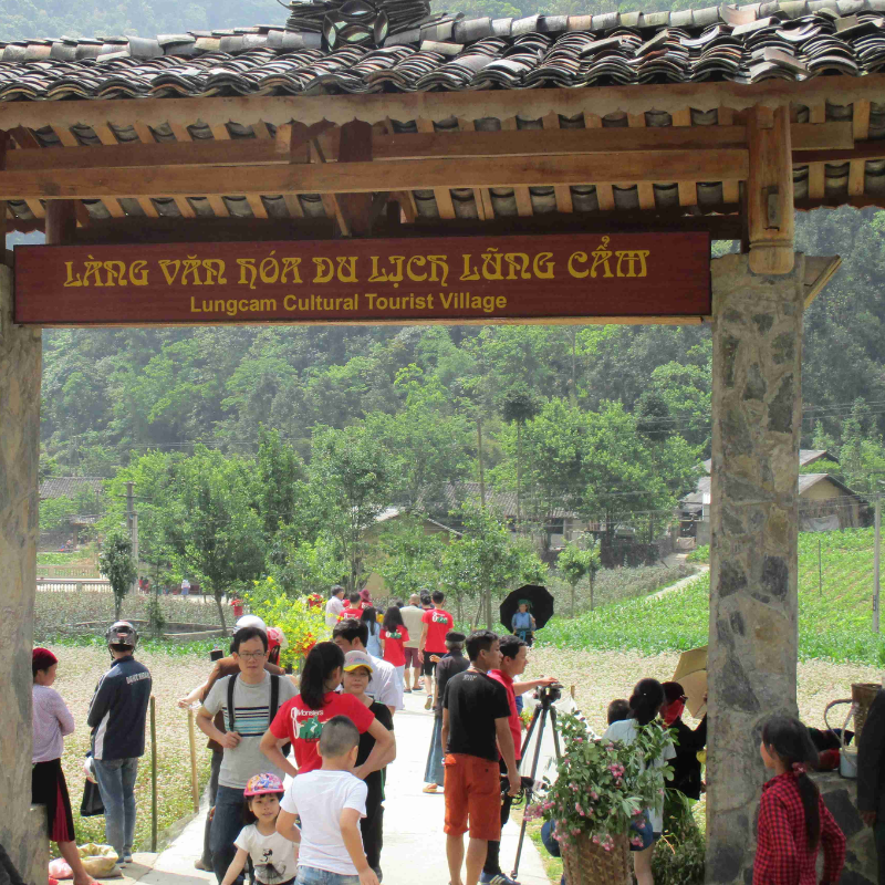 Các Chi Phí Khi Đi Đến Điểm Tham Quan Làng Văn Hóa Lũng Cẩm