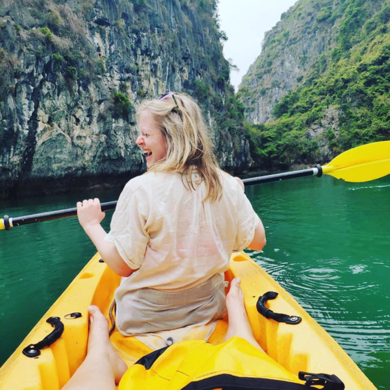 Các Địa Điểm Nổi Tiếng Gần Vịnh Lan Hạ (Ăn Gì? Chơi Gì?): Khám Phá Ẩm Thực và Hoạt Động Đặc Sắc
