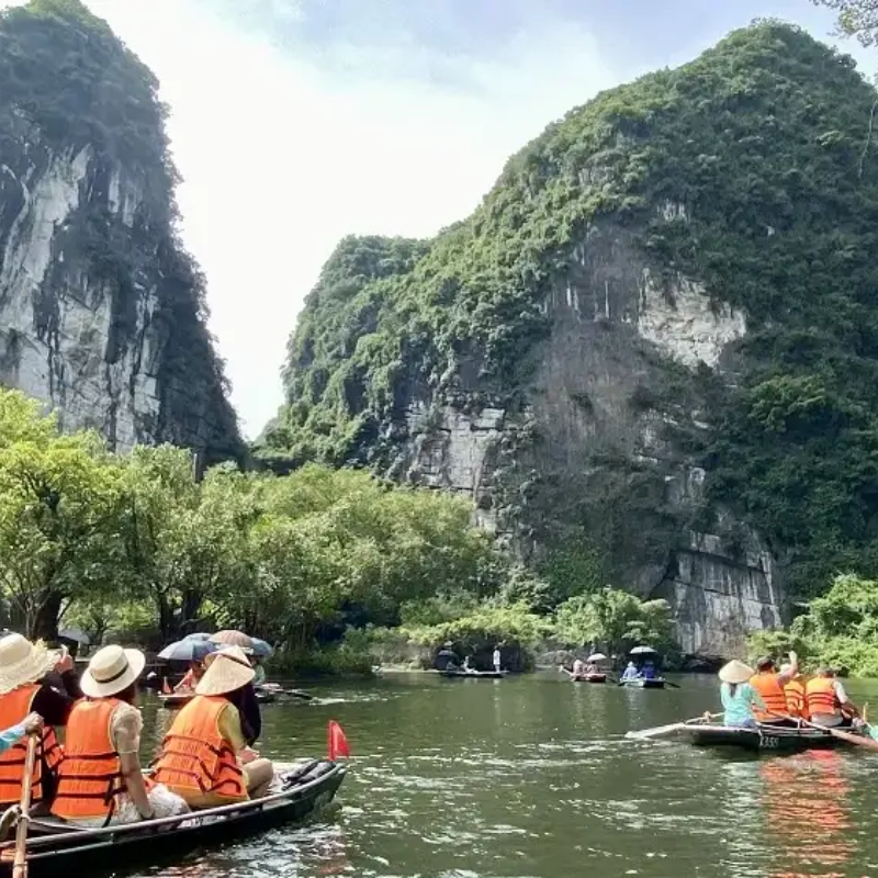 Các Địa Điểm Nổi Tiếng Gần Quần thể danh thắng Tràng An (Ăn Gì? Chơi Gì?)
