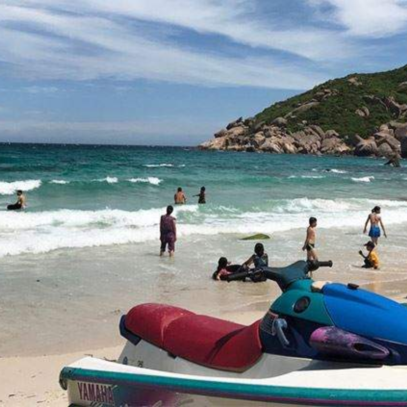 Các Địa Điểm Nổi Tiếng Gần Chợ Bình Ba?
