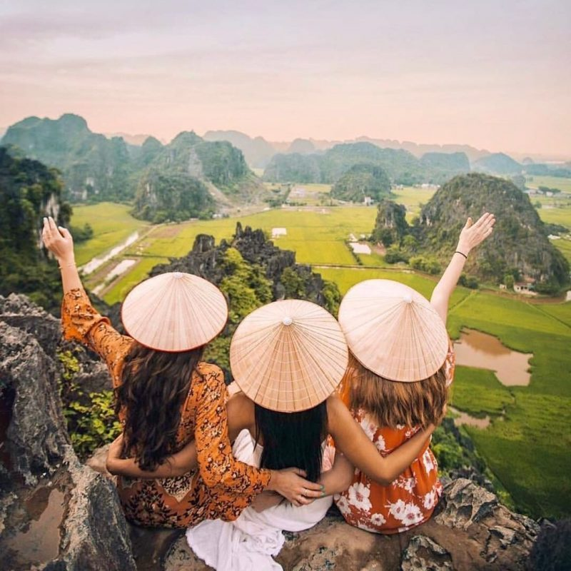 Các Địa Điểm Nổi Tiếng Gần Tam Cốc – Bích Động (Ăn Gì? Chơi Gì?)
